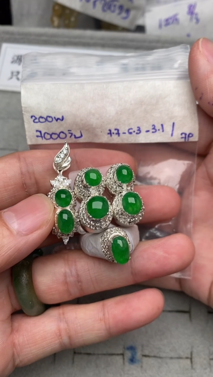 【闪购商品】定制翡翠未镶嵌绿蛋