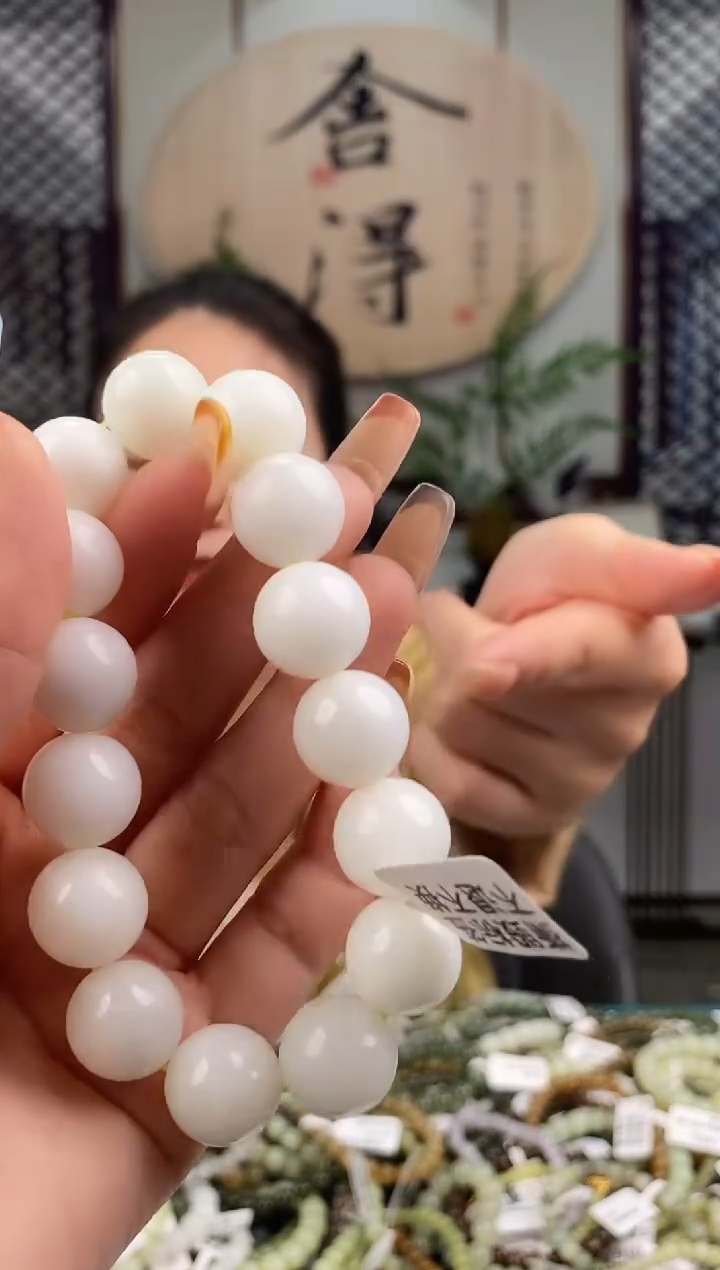 和田玉未镶嵌颈饰拍一发一