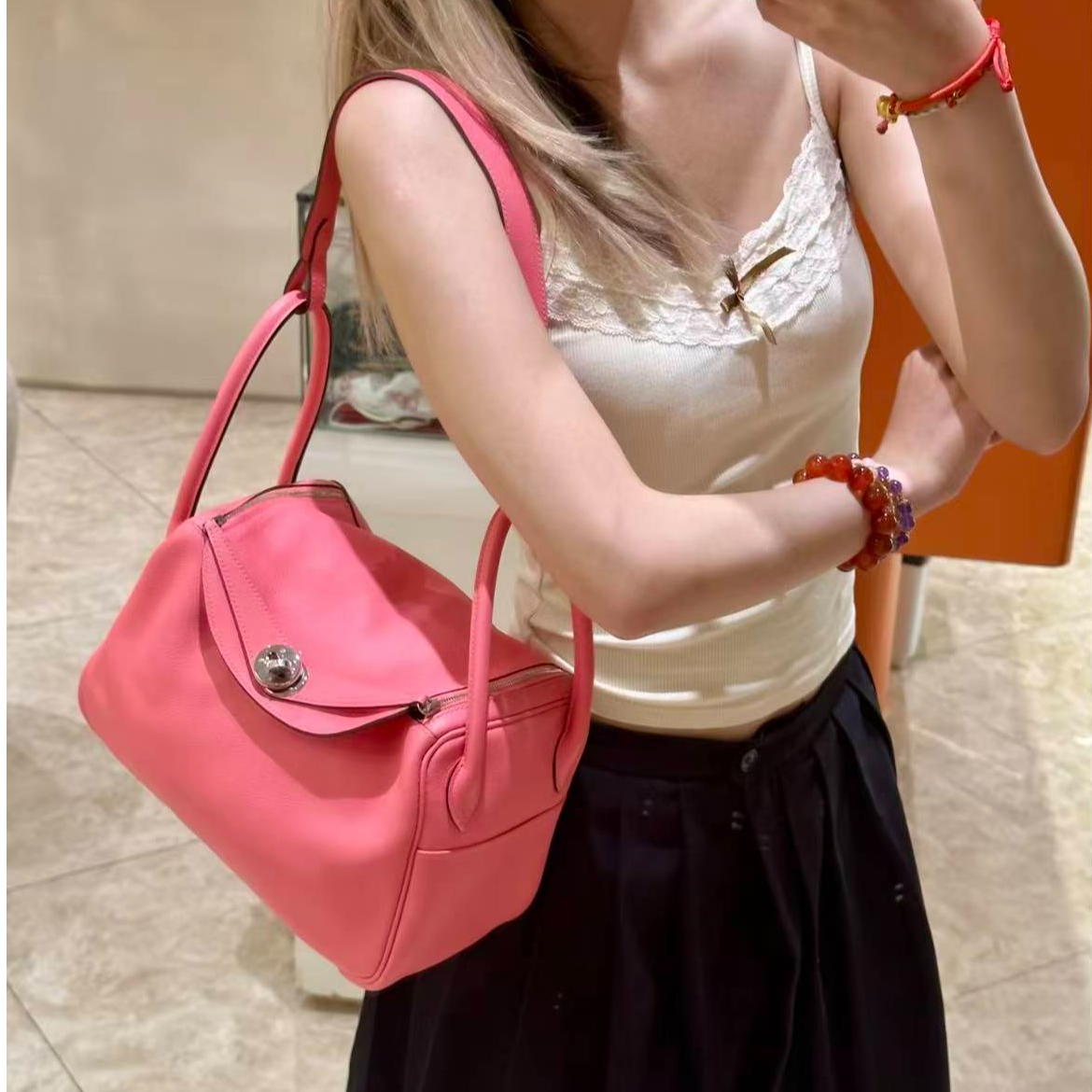 99新 Hermes/爱马仕 蔚蓝/唇膏粉银扣 Ec皮 lindy 26 C刻 