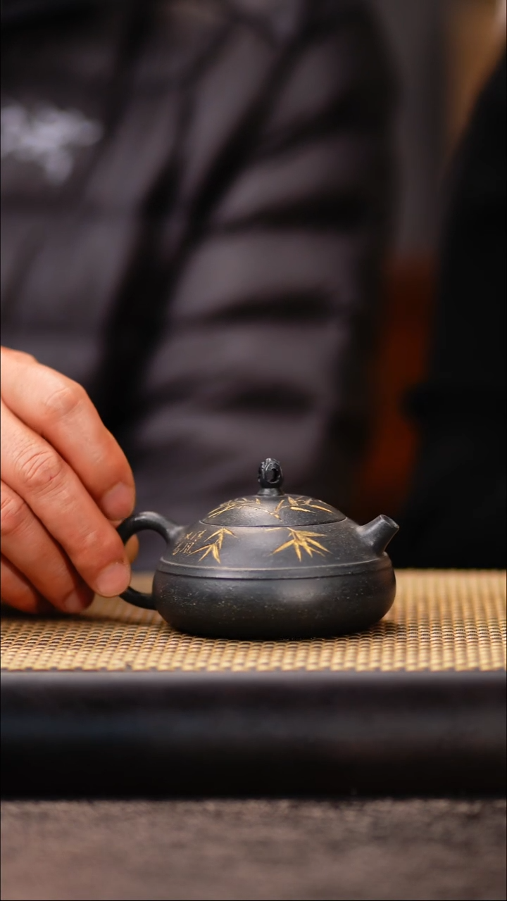 TZP78绿叶积雪砂双线壶