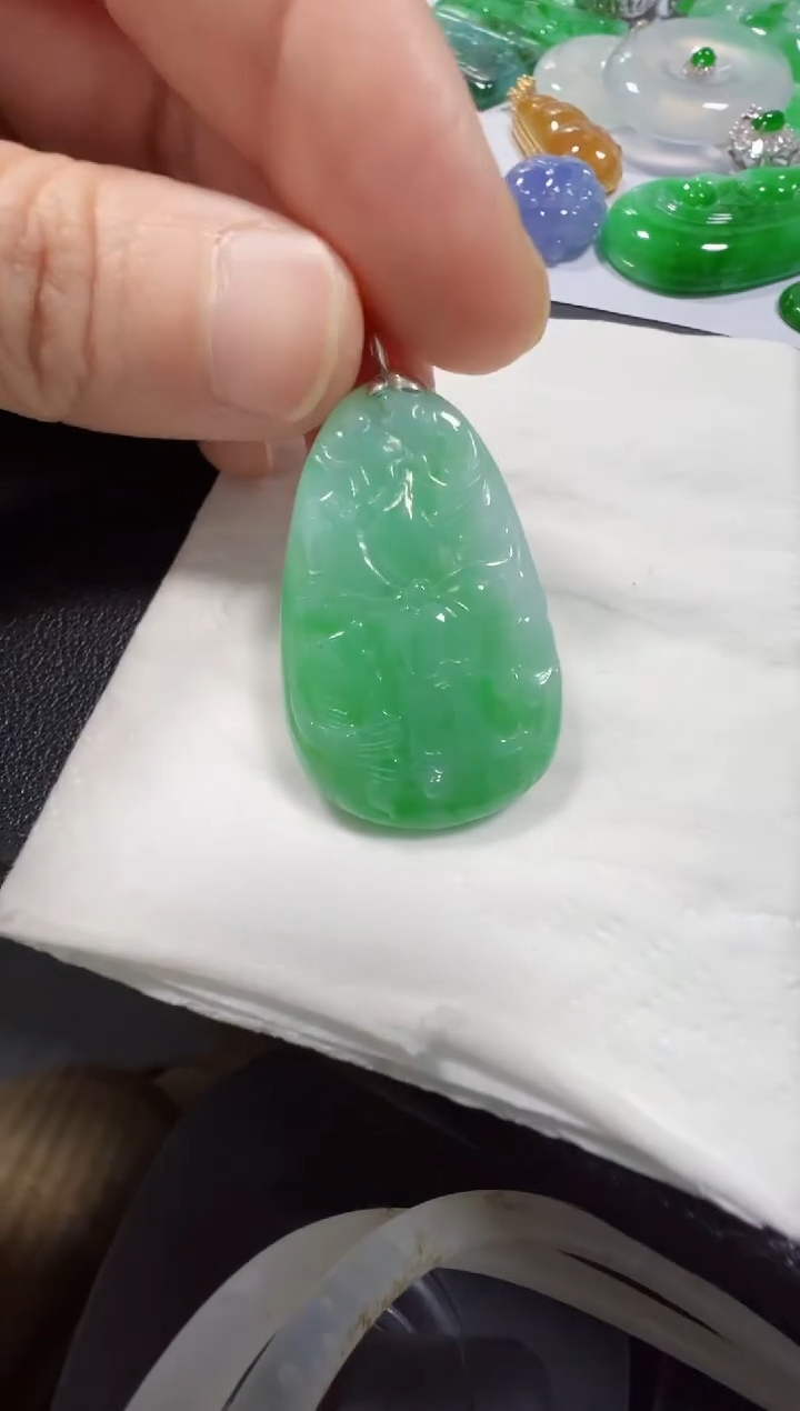 吊坠(不含链)18K金镶嵌翡翠660