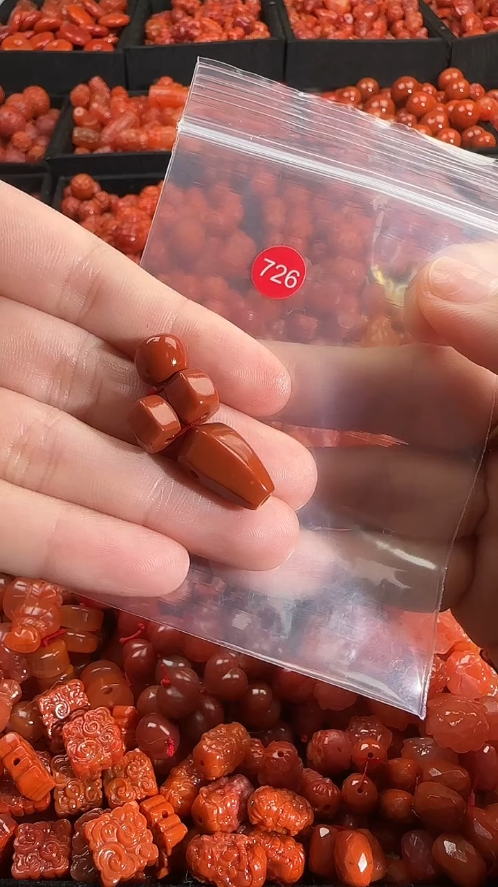 颈饰未镶嵌南红玛瑙1