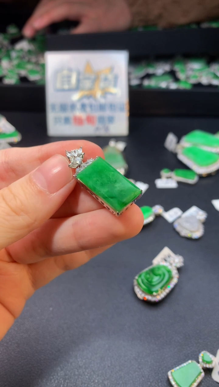 翡翠银S925镶嵌颈饰翡翠