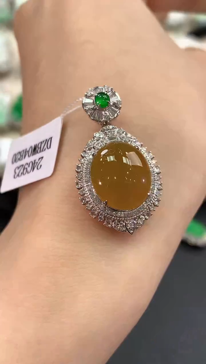 【闪购商品】翡翠吊坠(不含链)18K金镶嵌C128    