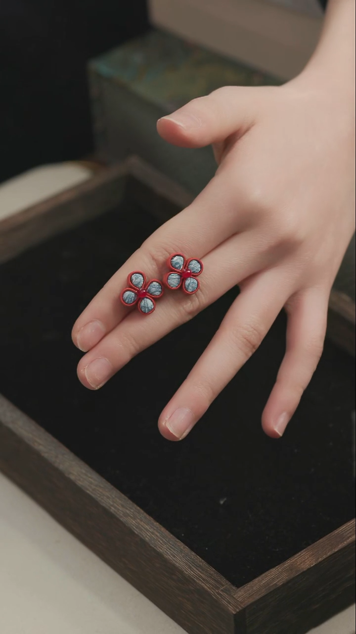 刺绣湘传礼盘扣耳饰