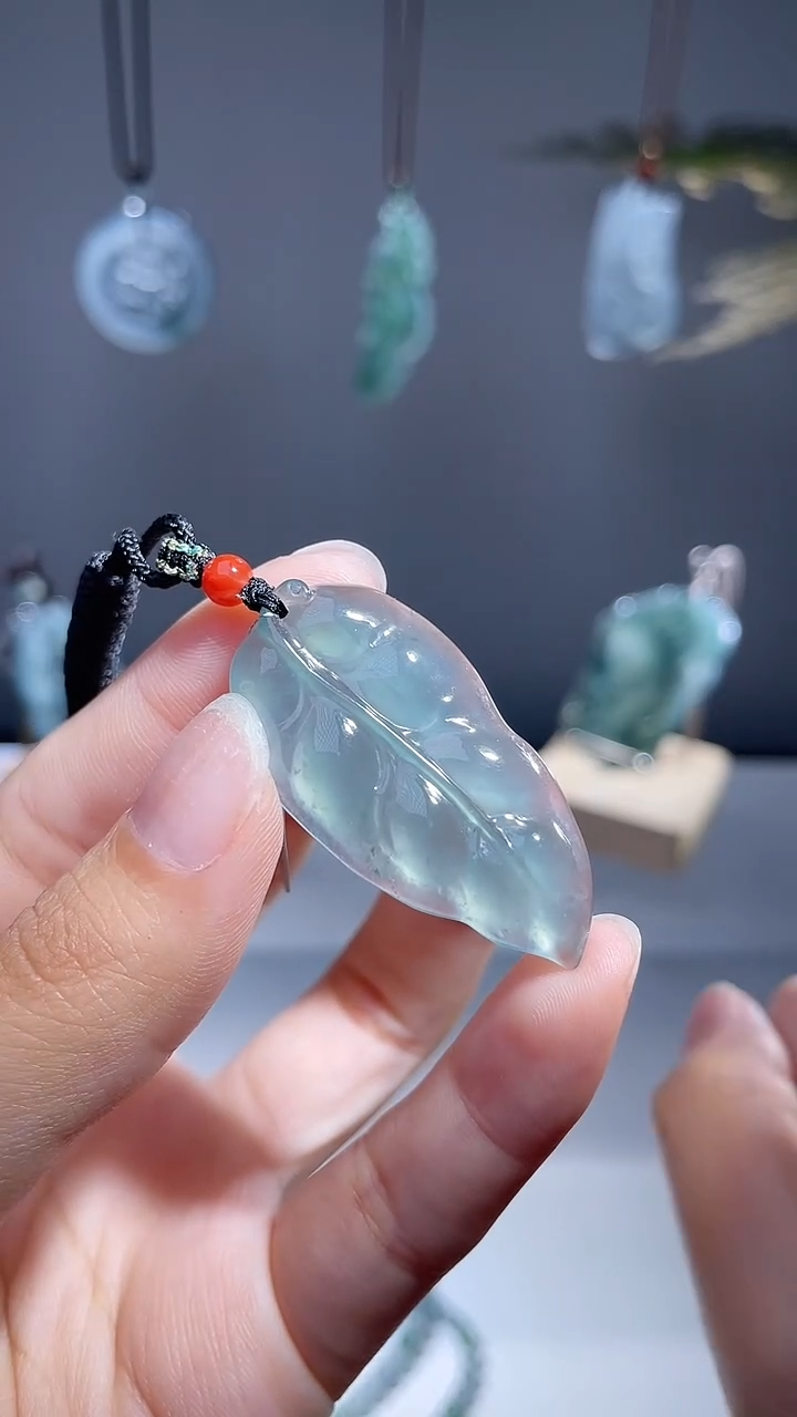颈饰未镶嵌翡翠叶子
