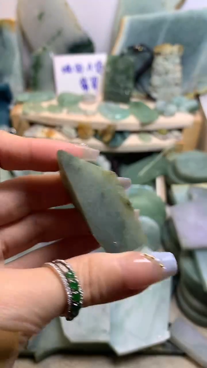 【闪购商品】翡翠挂件未镶嵌缅甸A货翡翠，没有运费险