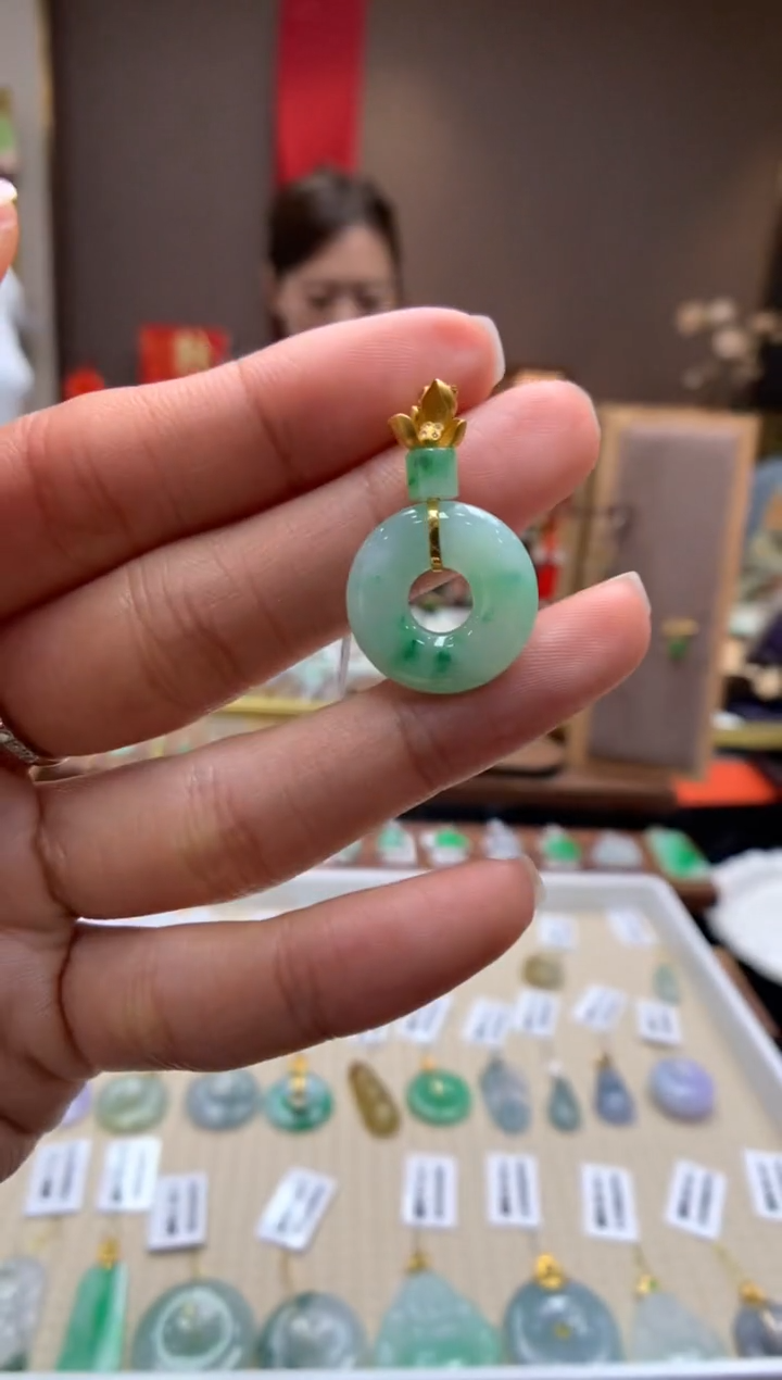 【闪购商品】翡翠颈饰18K金镶嵌甜甜圈