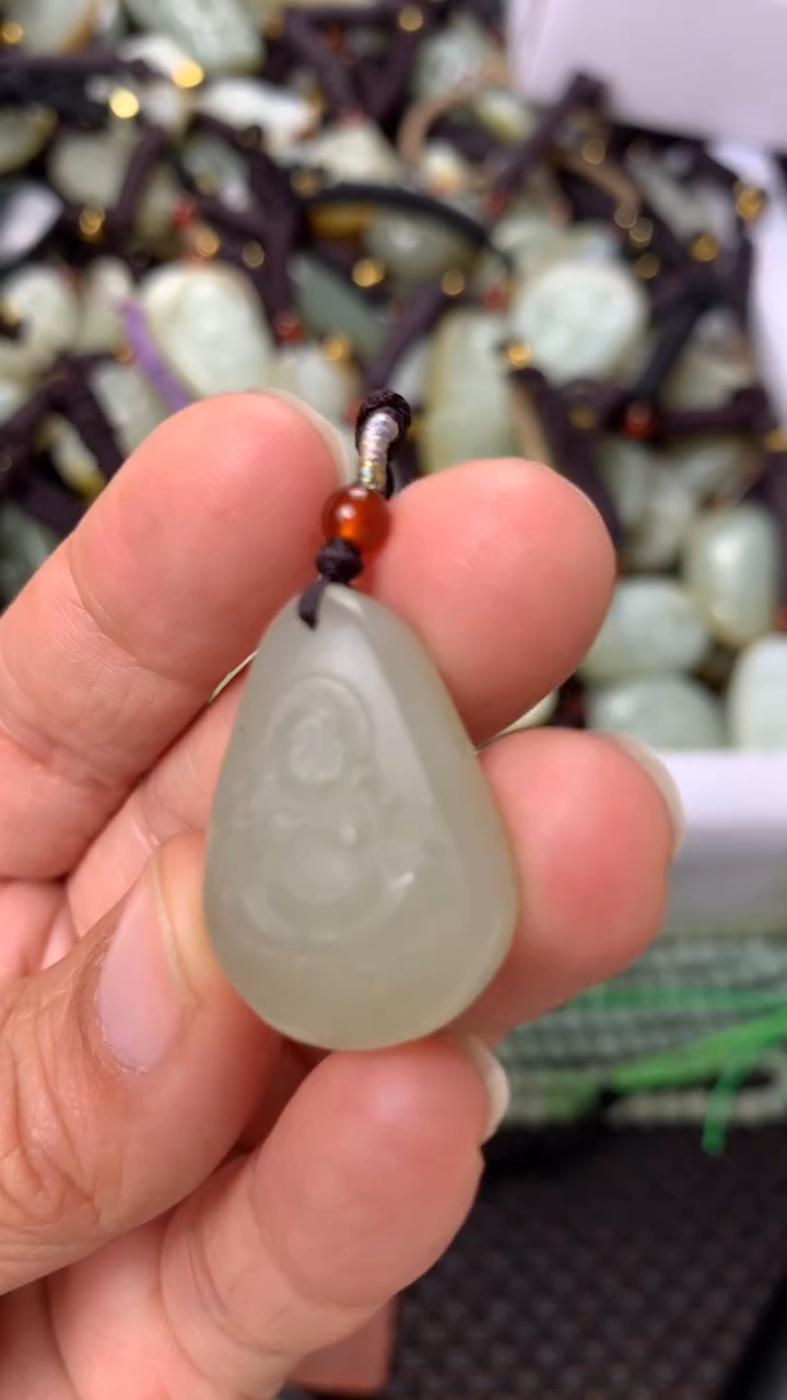 【闪购商品】和田玉颈饰未镶嵌多样性发货没有证书拍一发一有瑕