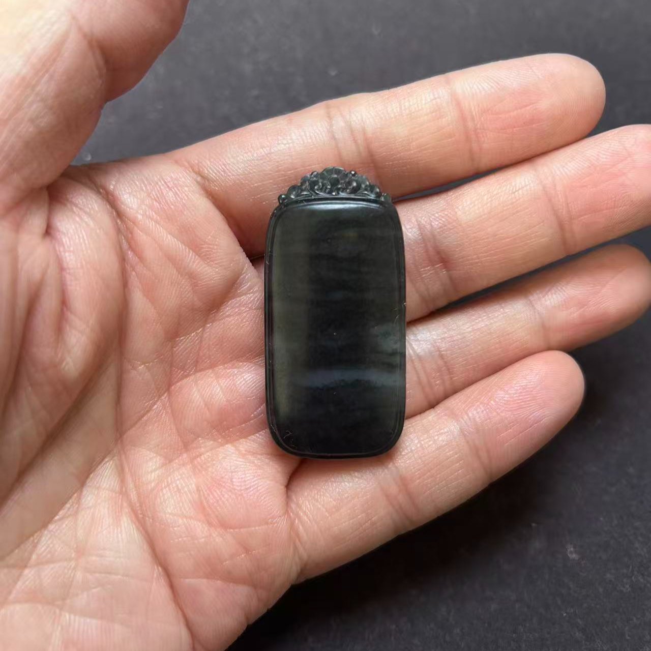 新疆和田玉青花平安牌细腻聚墨黑白分明油性好23克