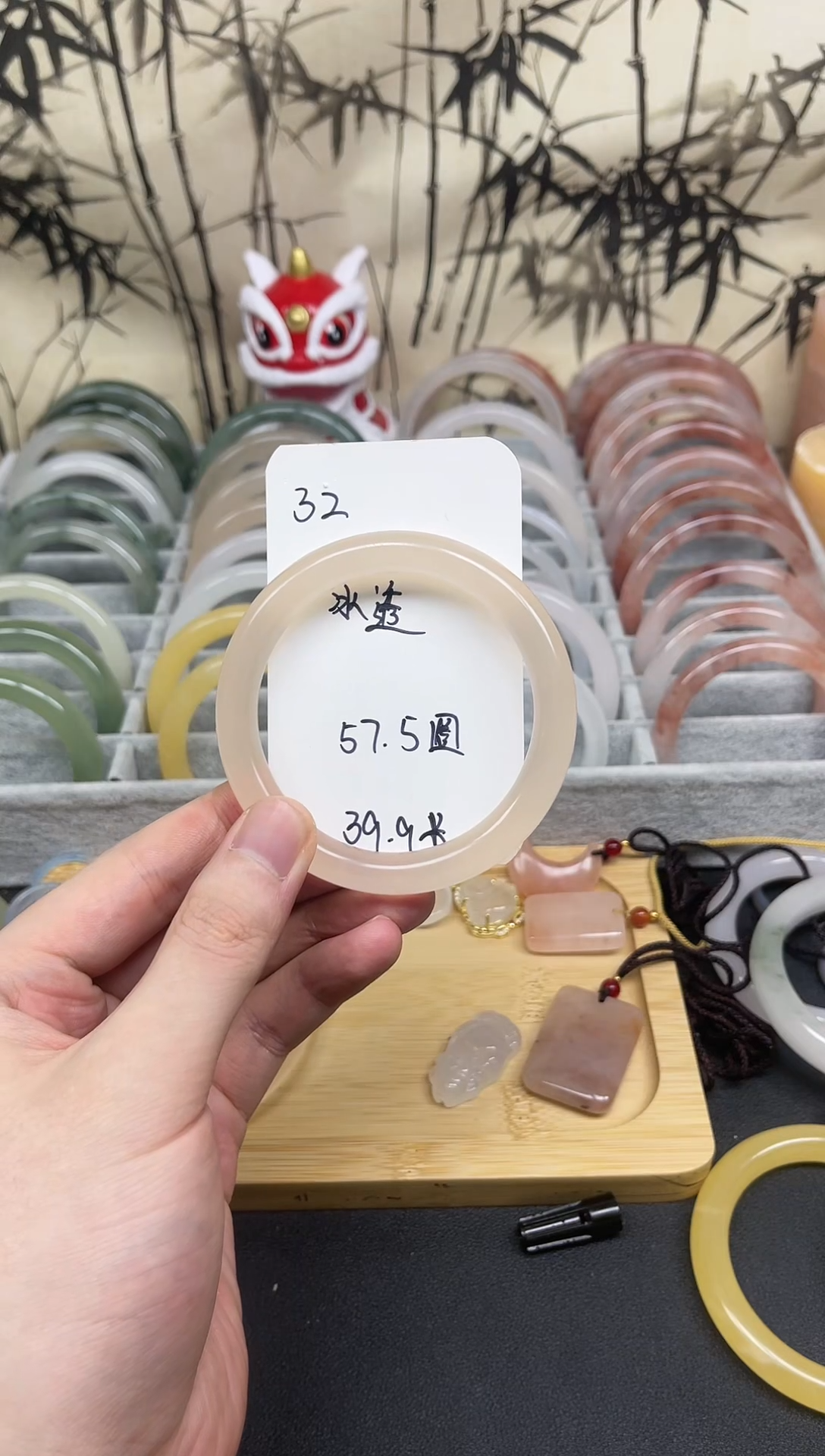 【闪购商品】石英质玉手镯未镶嵌32