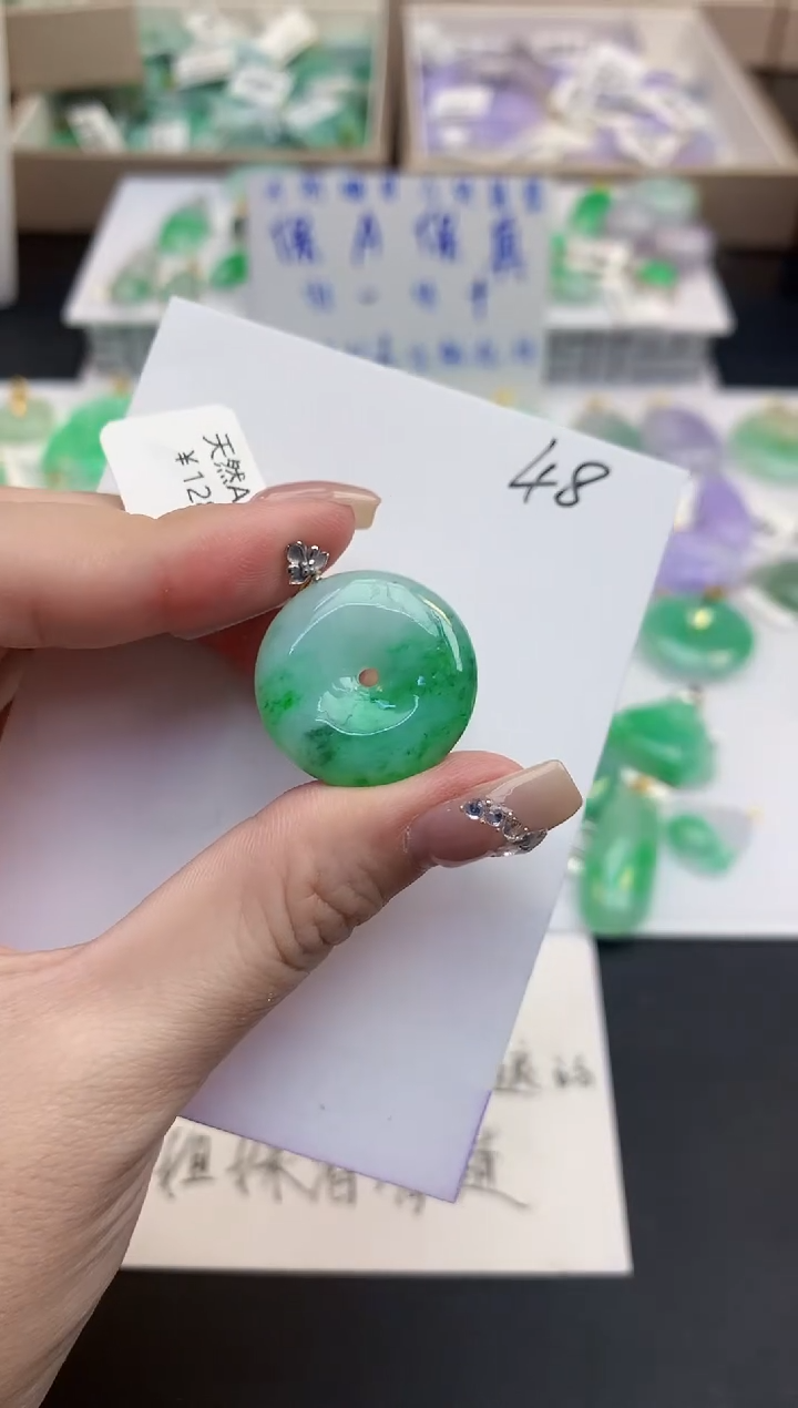 颈饰18K金镶嵌翡翠天然缅甸a货翡翠
