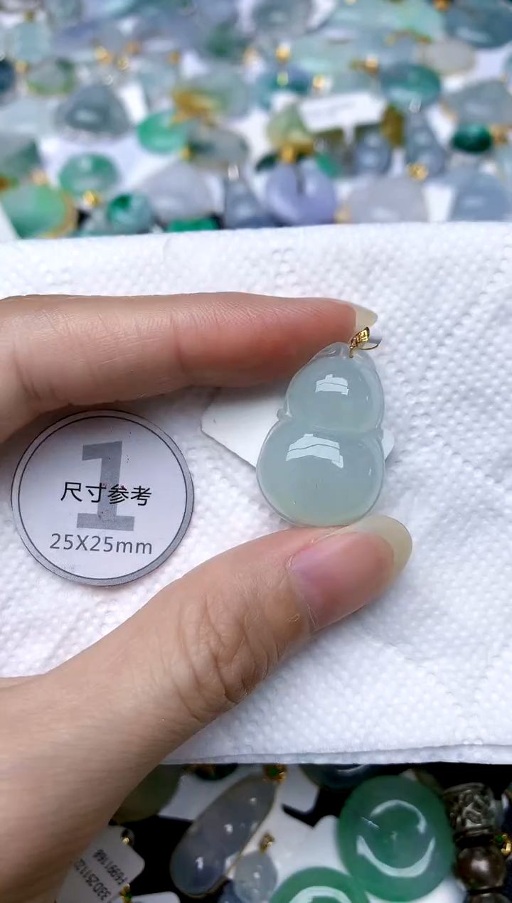 颈饰18K金镶嵌翡翠天然A货翡翠