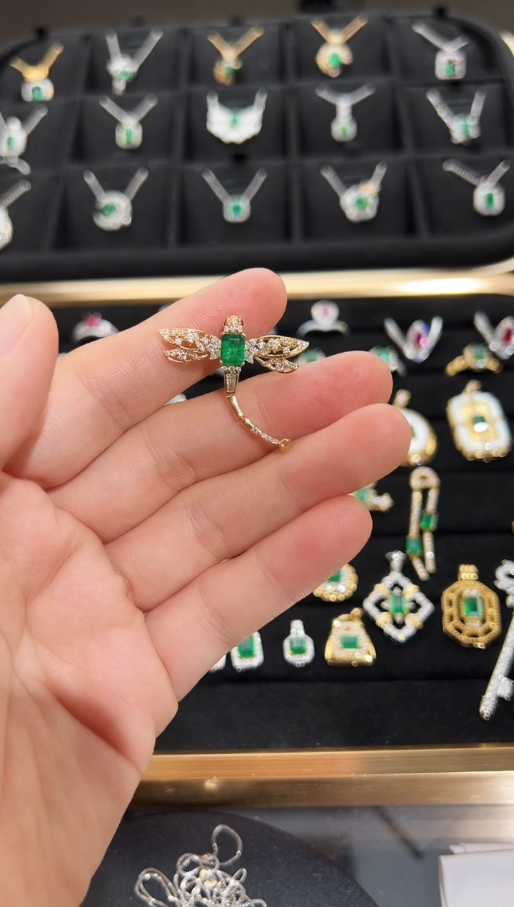 【闪购商品】祖母绿吊坠(不含链)18K金镶嵌祖母绿吊坠