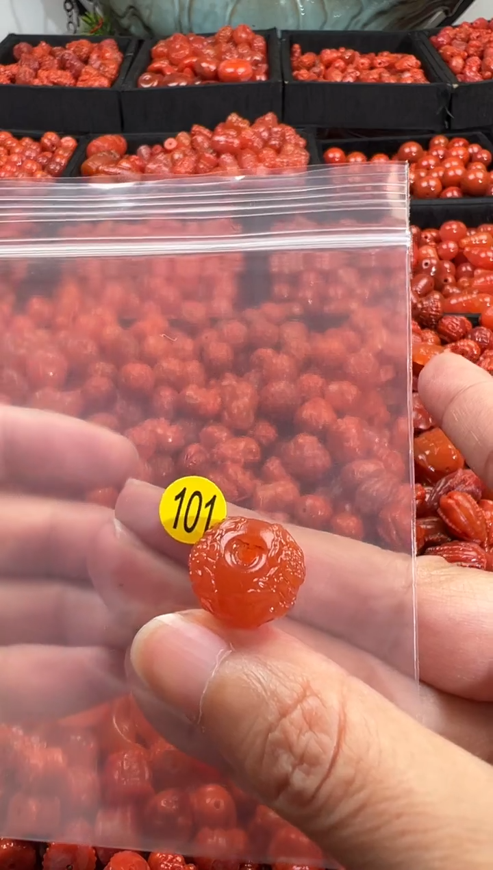 颈饰未镶嵌南红玛瑙1