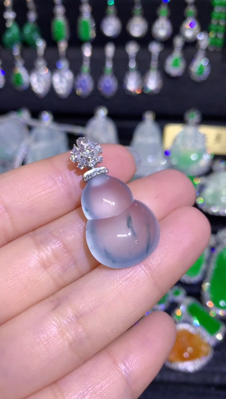 【闪购商品】翡翠颈饰18K金镶嵌玻璃种裸镶飘花葫芦