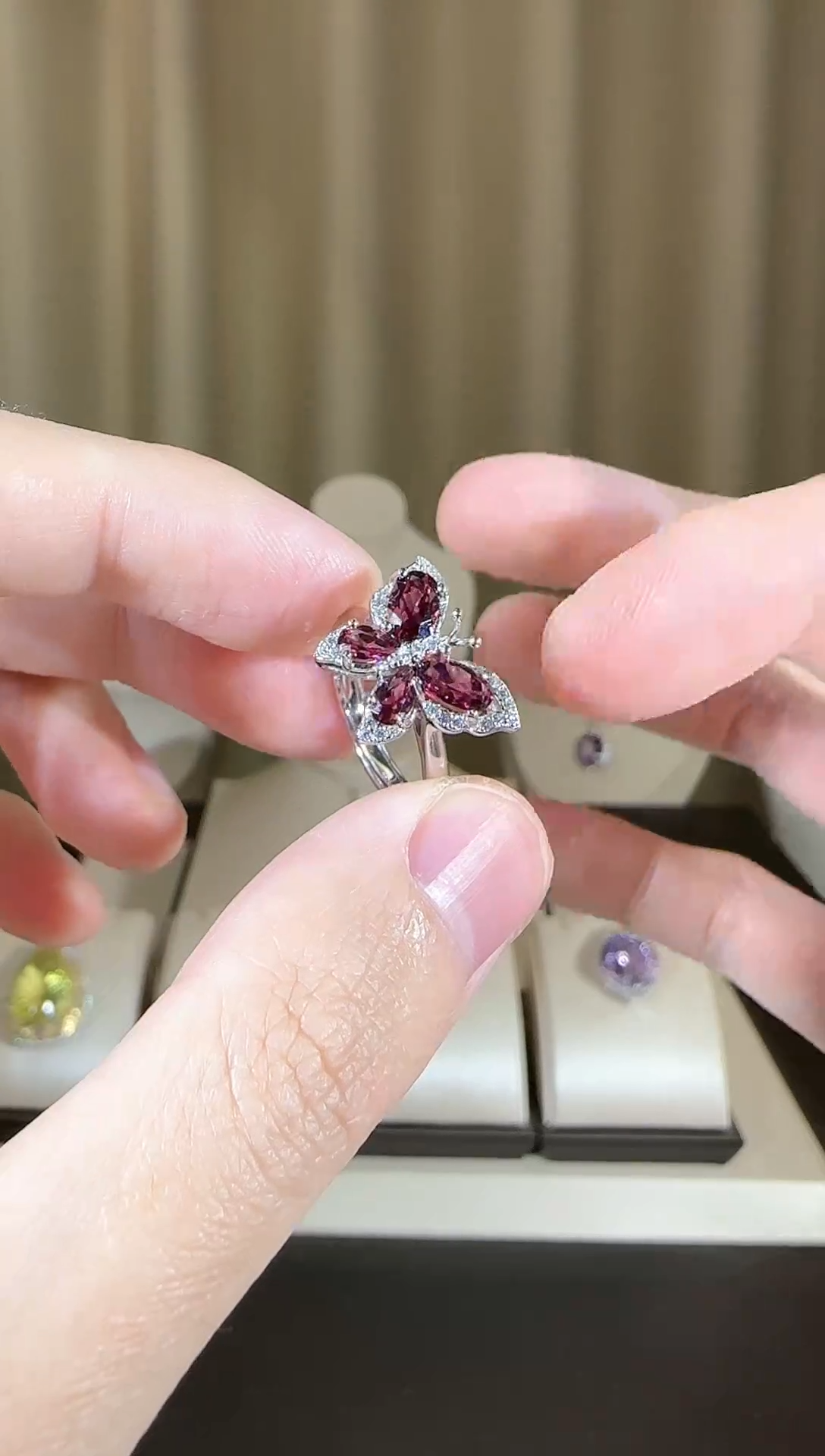 【闪购商品】石榴石戒指银S925镶嵌蝴蝶款