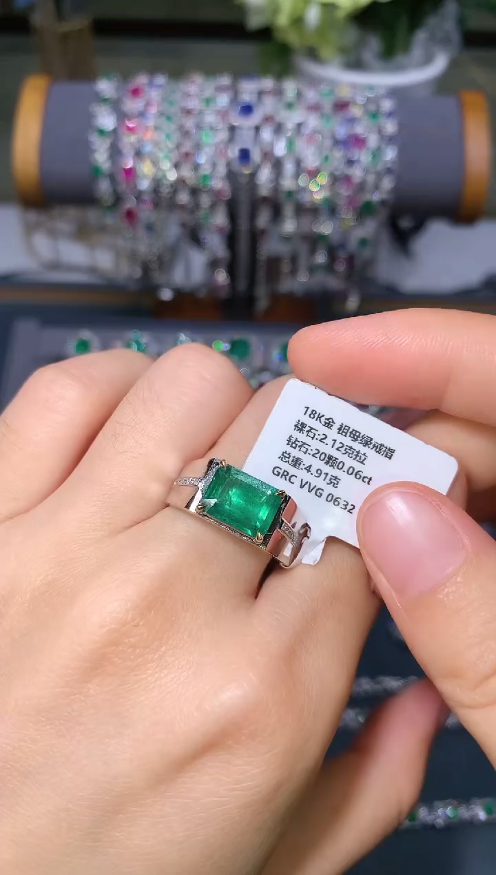 【闪购商品】祖母绿戒指18K金镶嵌       