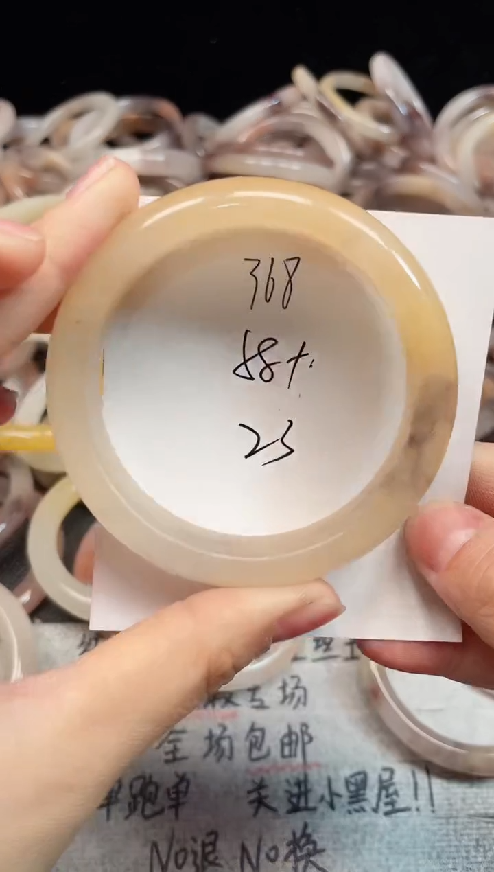 未镶嵌手镯石英质玉368