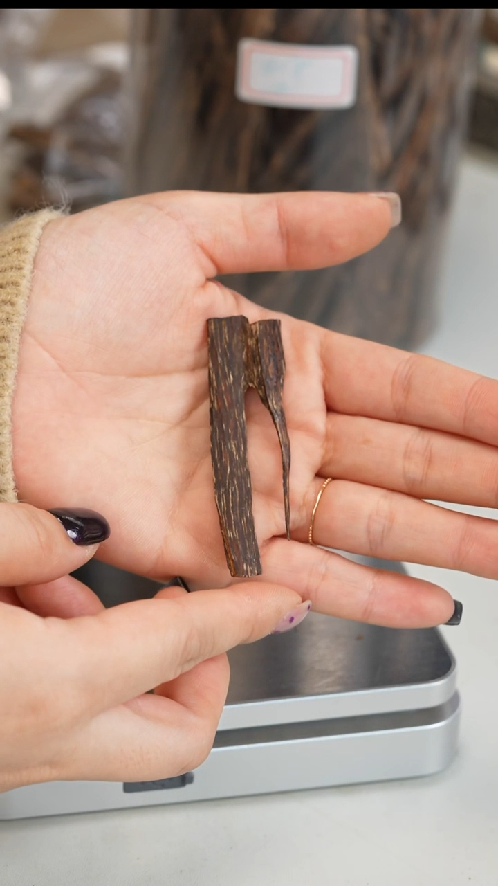 沉香沉香碎屑泰国树心油 1.68g