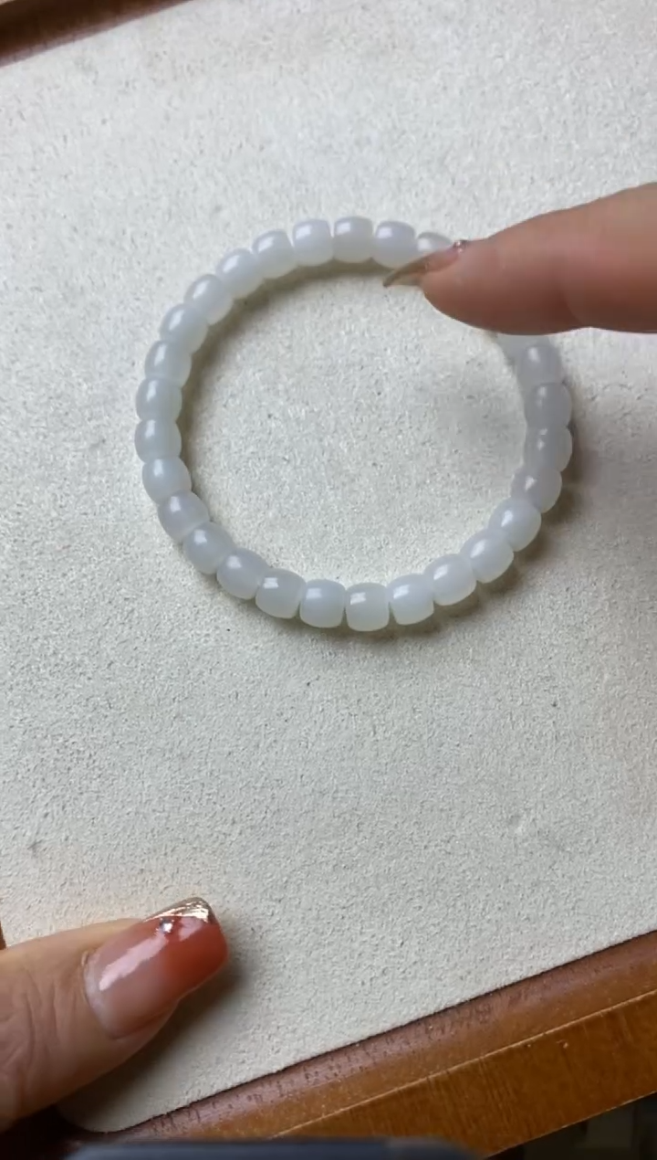 颈饰未镶嵌和田玉手串