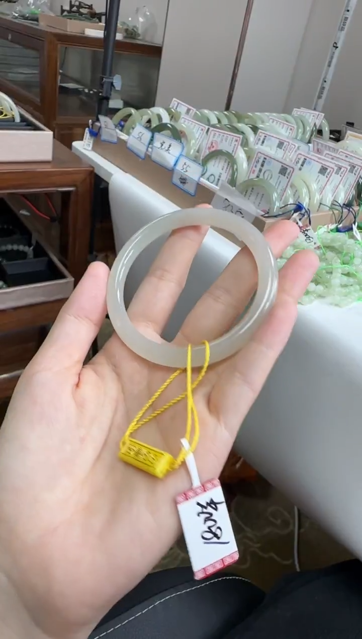 未镶嵌手镯和田玉56