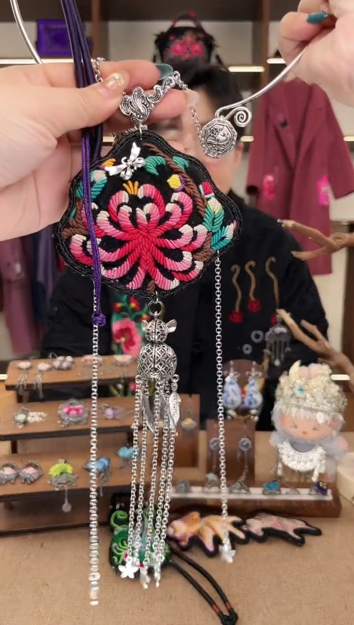 织绣A31黔东南苗族刺绣