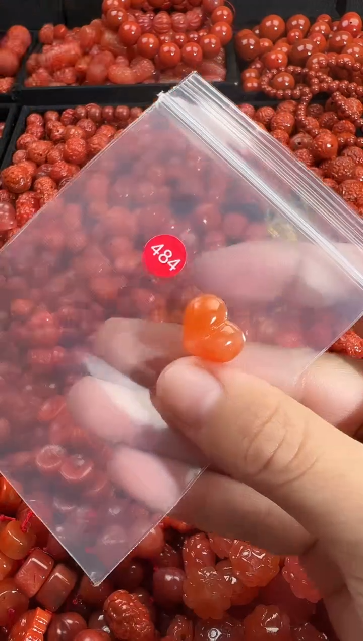 颈饰未镶嵌南红玛瑙1