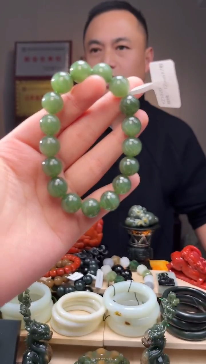 颈饰未镶嵌和田玉手串