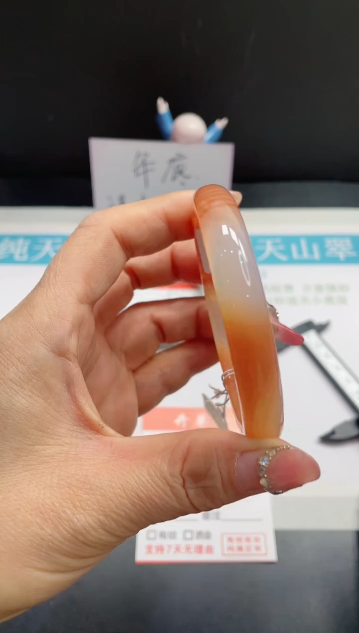 【闪购商品】石英质玉手镯未镶嵌99