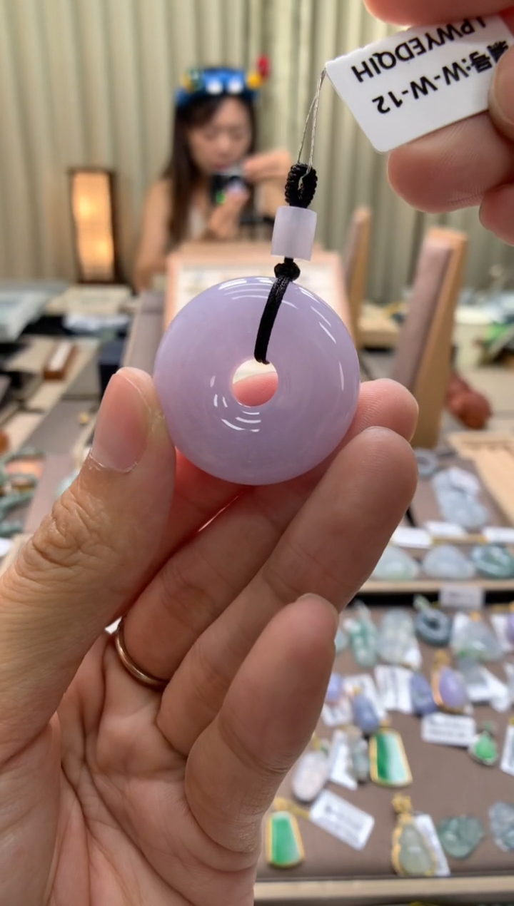 翡翠未镶嵌颈饰甜甜圈