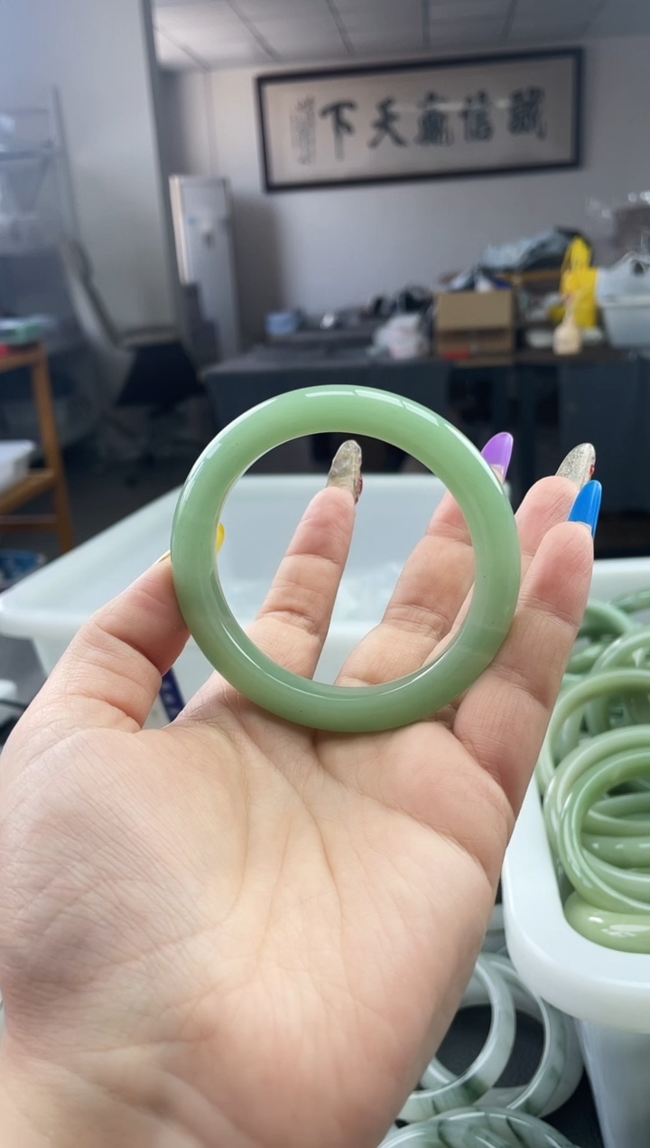 未镶嵌密玉绿镯子密玉（石英质玉）用****6用户182