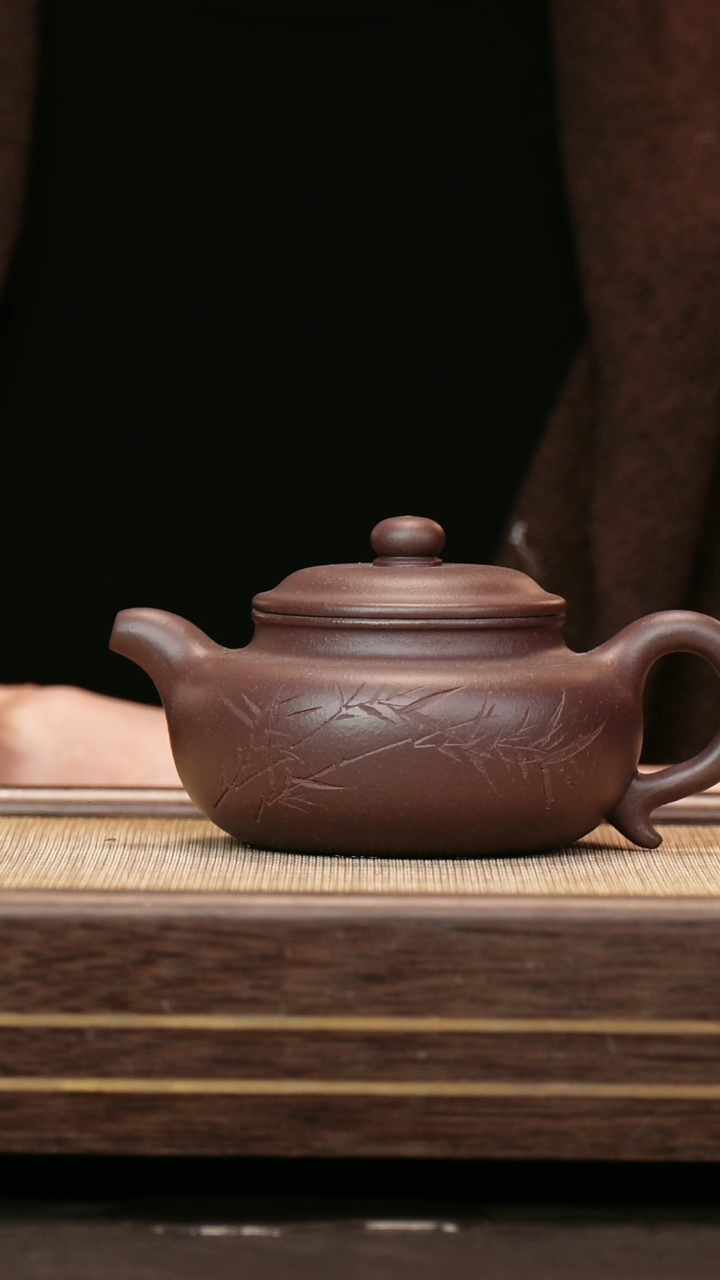 茶壶紫砂四号井底槽清 仿古 刻绘款