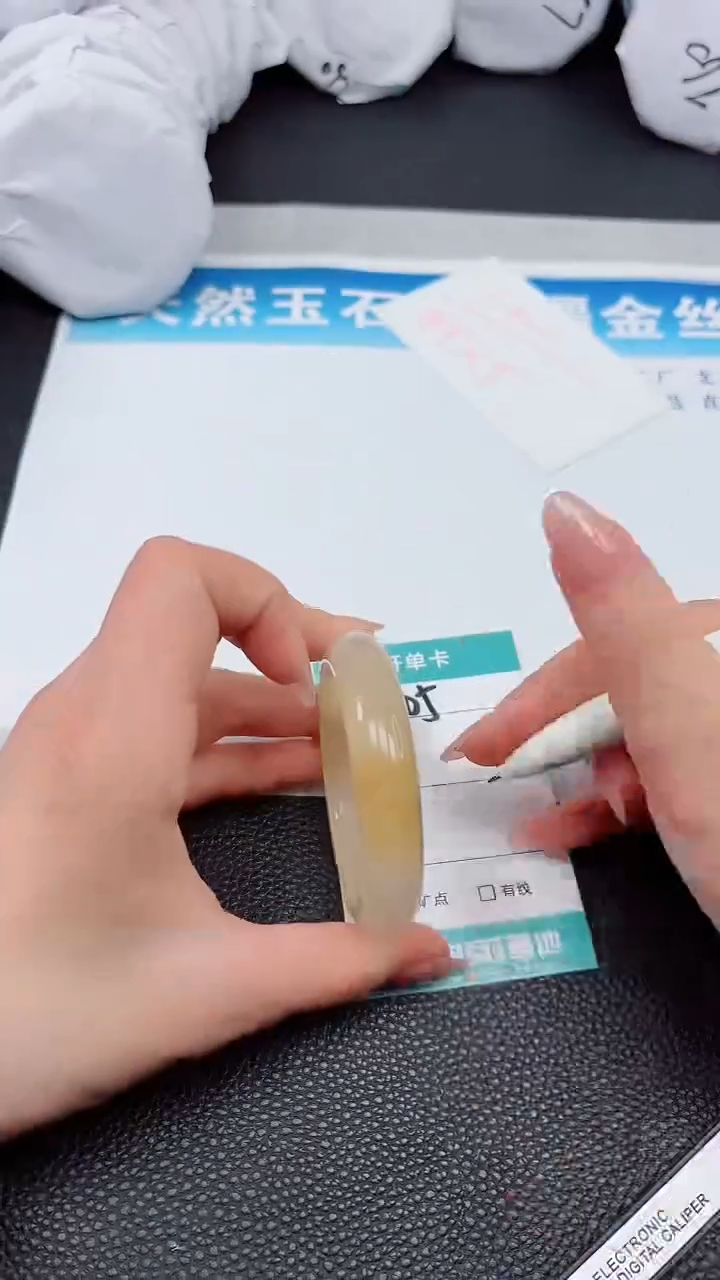 【闪购商品】石英质玉手镯未镶嵌A305