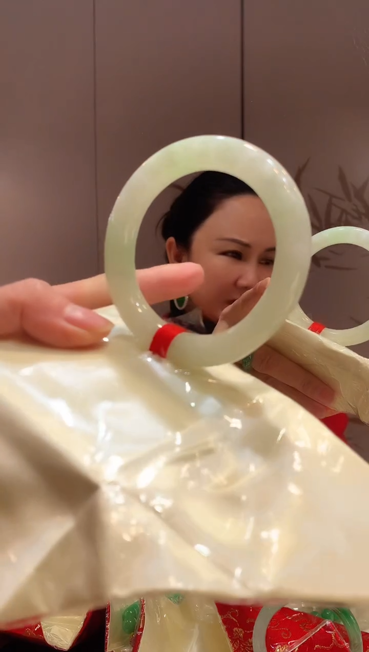 【闪购商品】翡翠手镯未镶嵌手镯