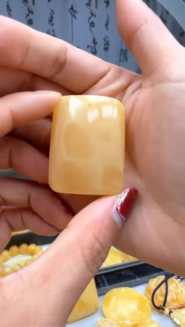 【闪购商品】琥珀裸石未镶嵌挂坠