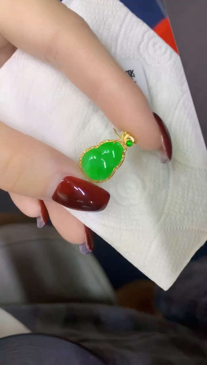 颈饰18K金镶嵌翡翠缅甸天然翡翠A货