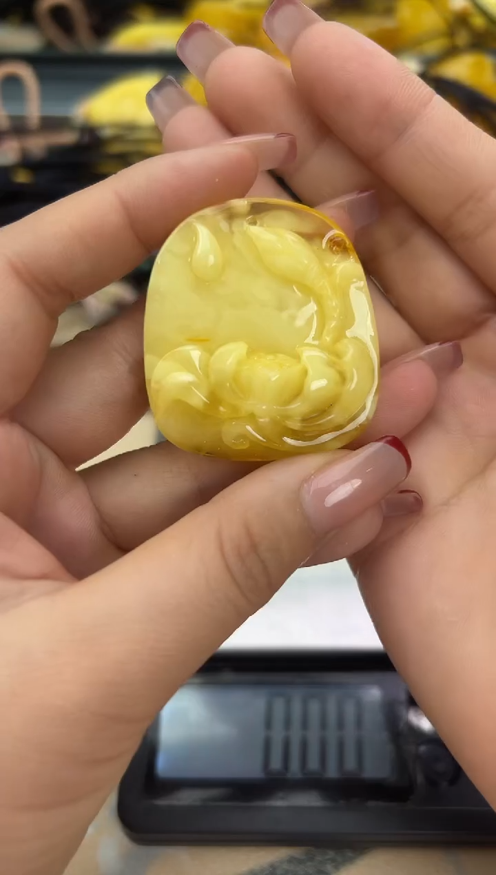 【闪购商品】琥珀裸石未镶嵌蜜蜡吊坠