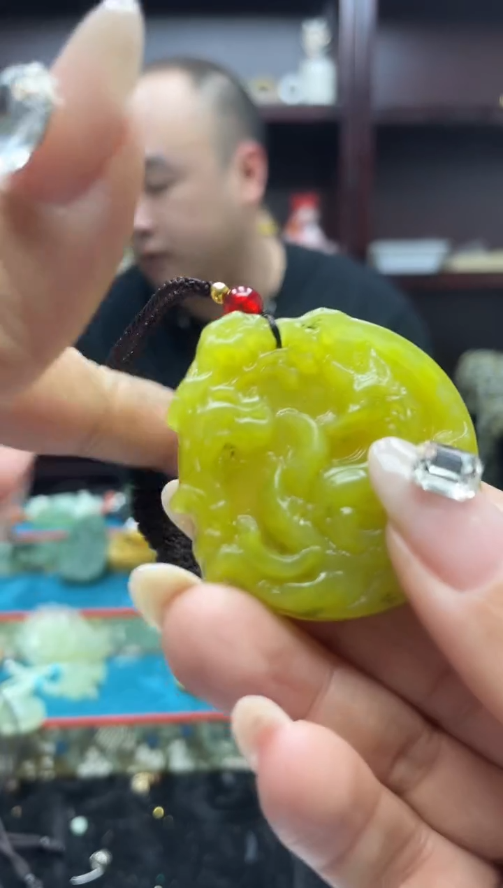 未镶嵌岫玉吊坠·