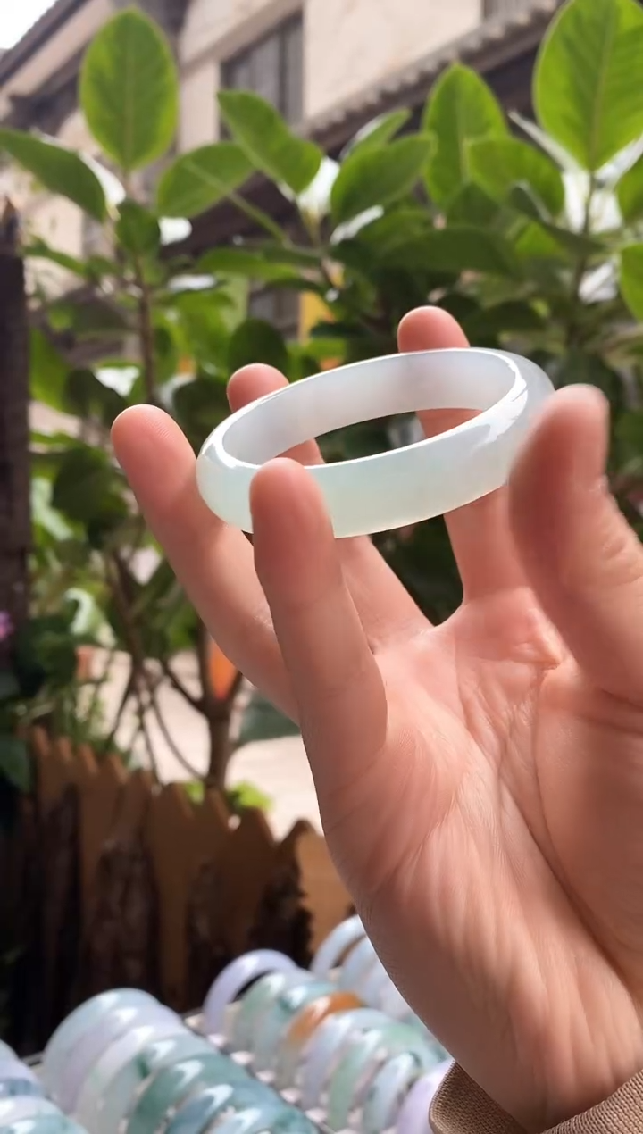 【闪购商品】翡翠手镯（贵妃镯）未镶嵌57圈