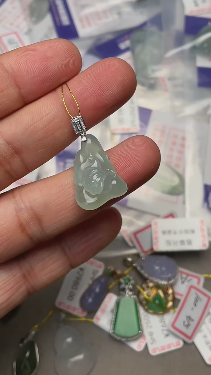 【闪购商品】翡翠吊坠(不含链)18K金镶嵌天然缅甸翡翠A货(不含链)