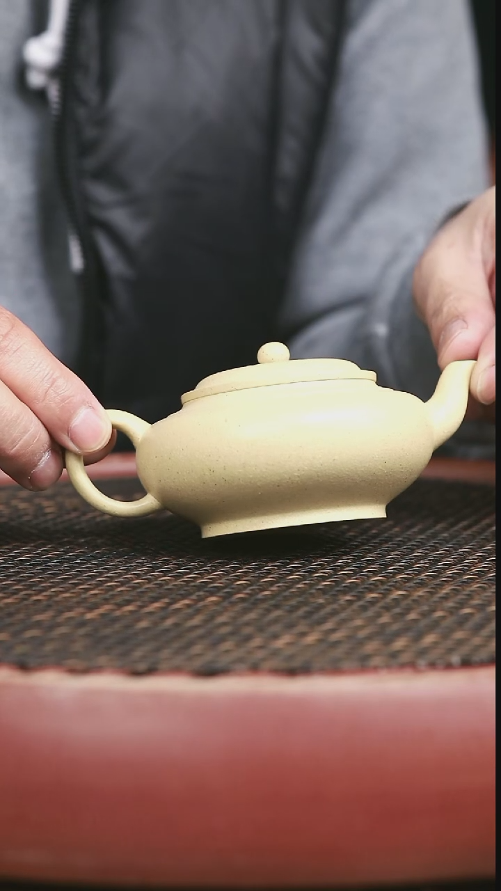 茶壶紫砂16号本山绿扁灯170CC
