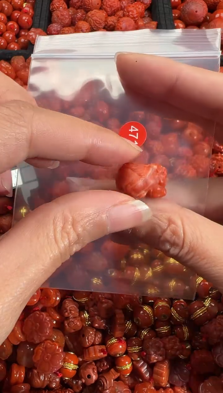 南红玛瑙未镶嵌颈饰1