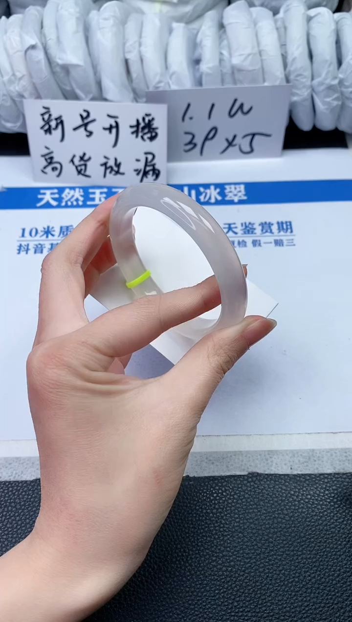 【闪购商品】石英质玉手镯未镶嵌Q831