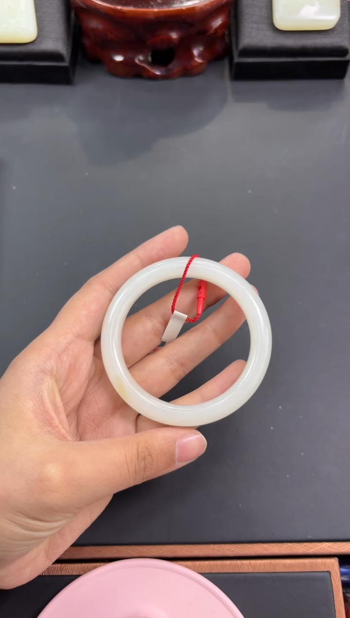 【闪购商品】和田玉手镯未镶嵌且末金山微色差53L