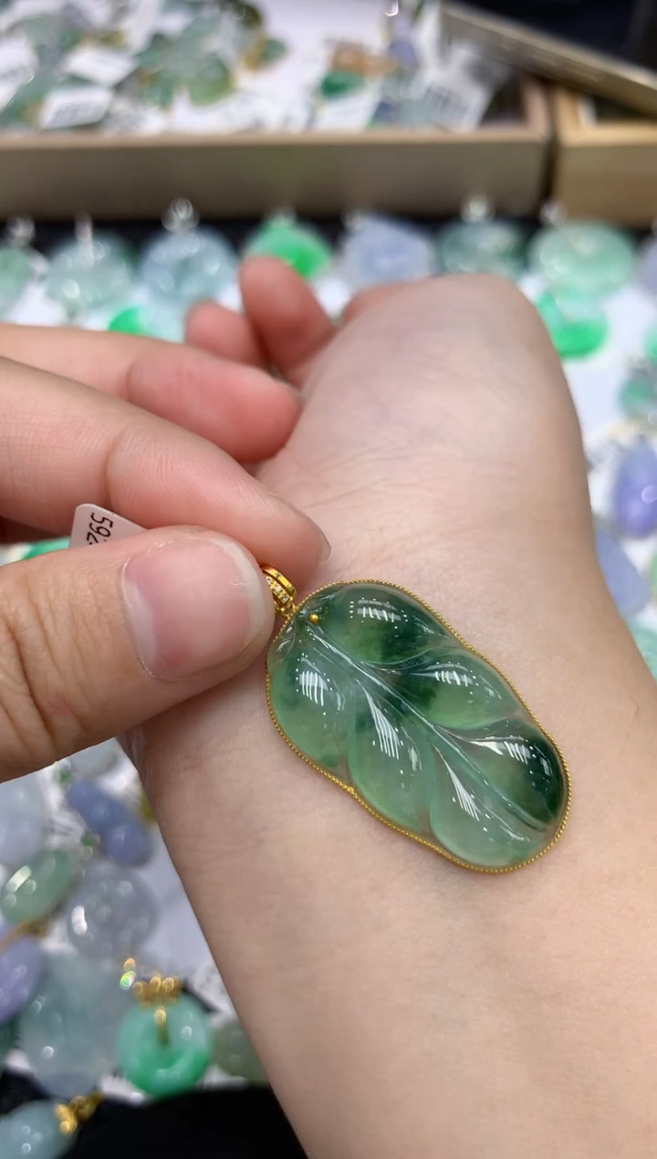 【闪购商品】翡翠颈饰18K金镶嵌111111111111