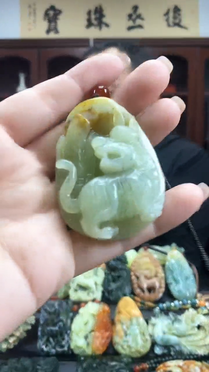 【闪购商品】蛇纹石玉吊坠未镶嵌`