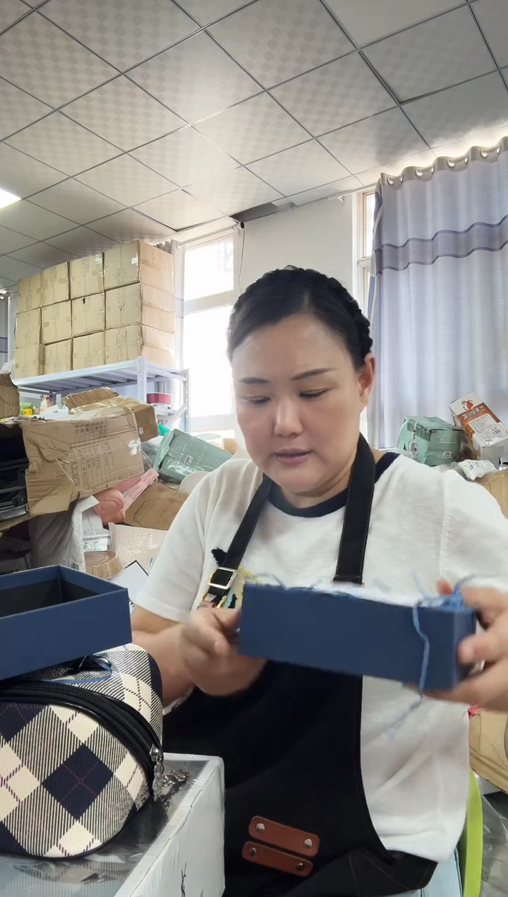 牦牛剖层皮革琪老板女包6号店超好看发图片款比奈鹿发圈