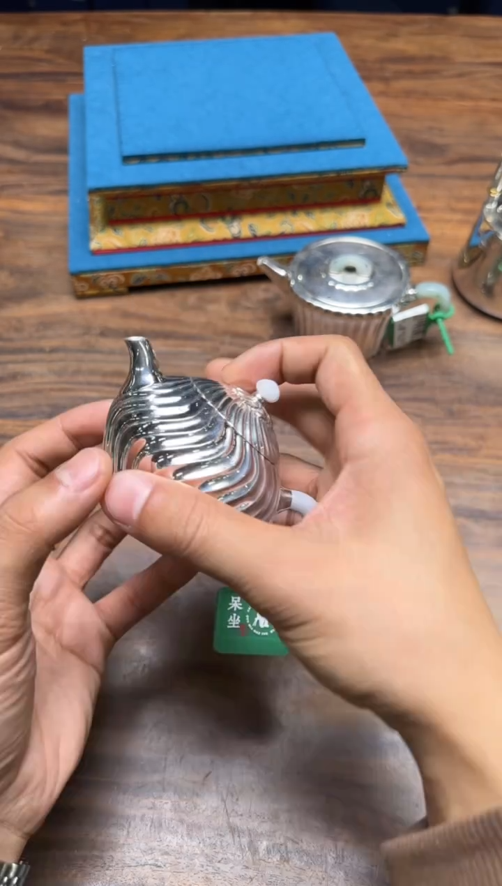 日**行寸发标 菊瓣涟漪 元宝壶