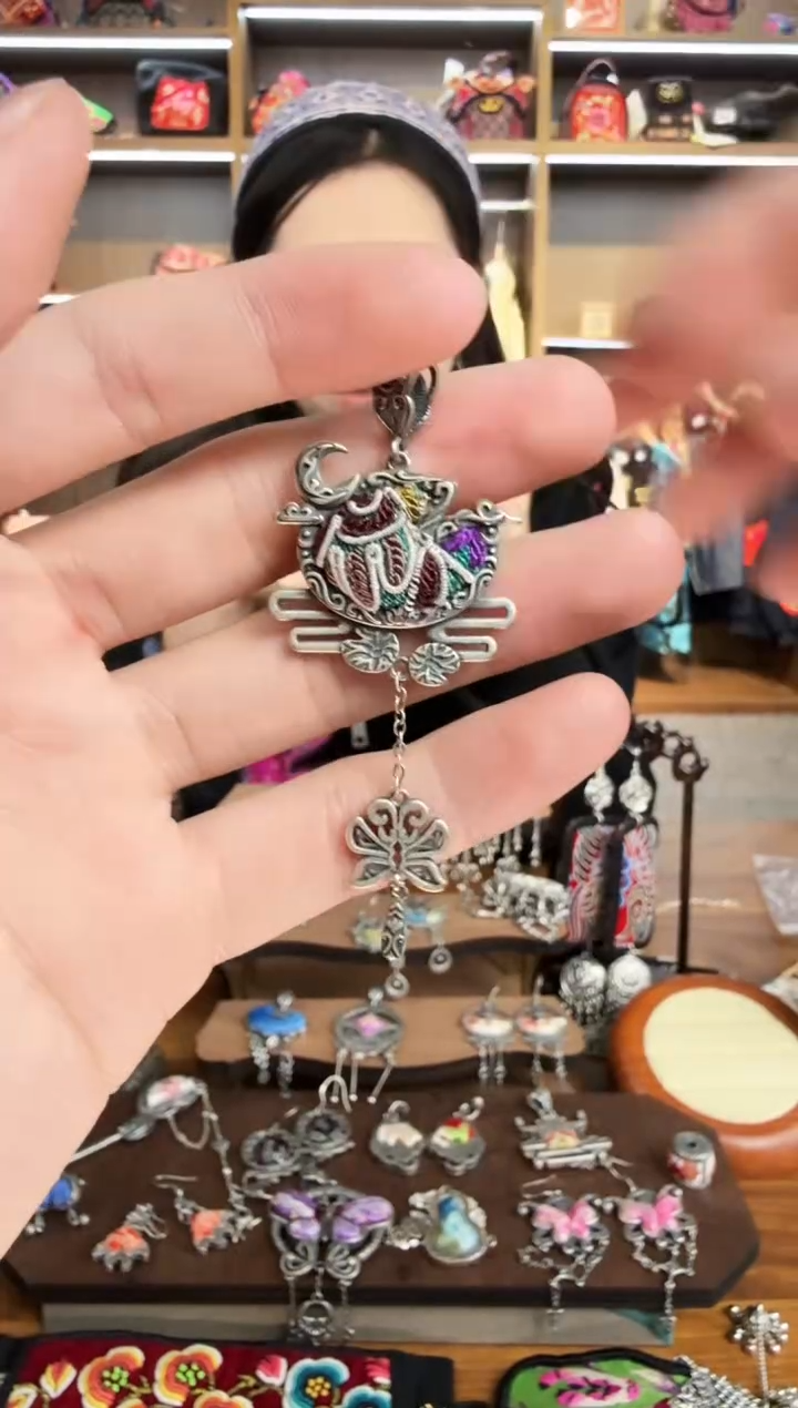 【闪购商品】织绣226蒙阿苏苗绣传承